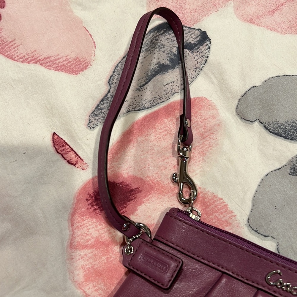 Super cute Purple Coach Wristlet - Picture 4 of 8